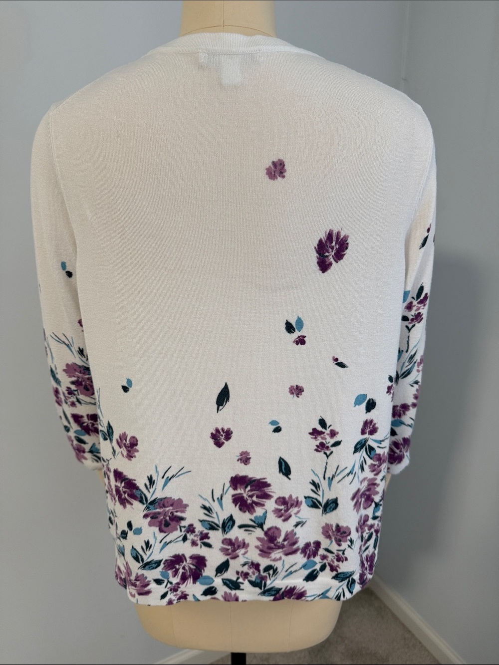 Roz & Ali White Cardigan with Purple Floral Print Size XL. - Picture 2 of 16